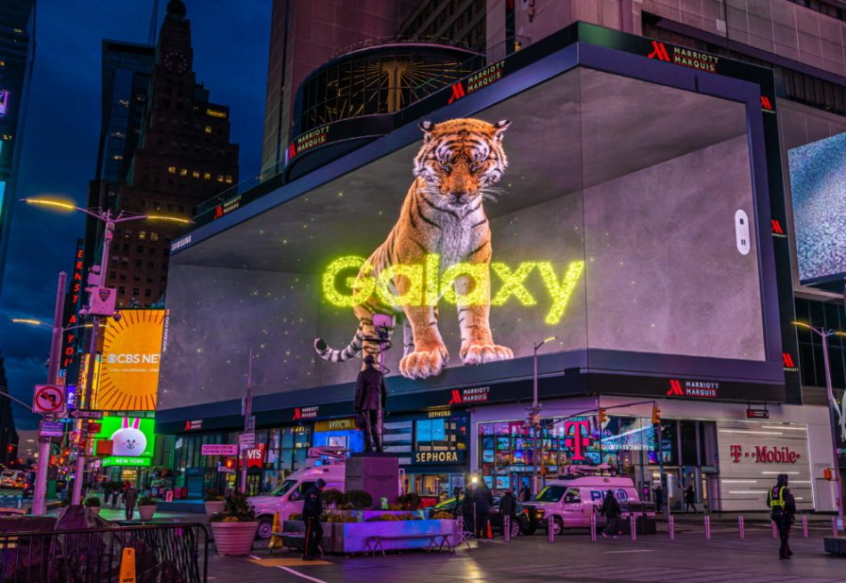 A building with a large three dimensional advertisement of a tiger for Samsung Galaxy.