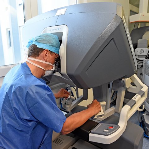 Surgical-Robotic-System-Console